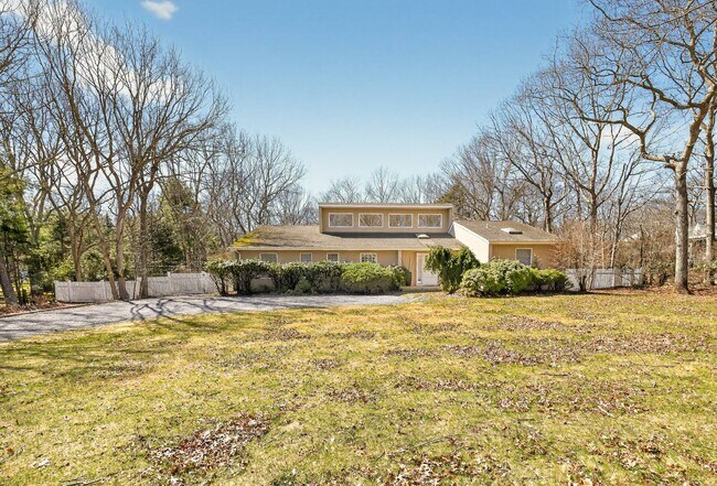 150 Talmage Farm Ln in East Hampton, NY - Building Photo - Building Photo