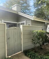 6803 Greenway Chase St in Houston, TX - Building Photo