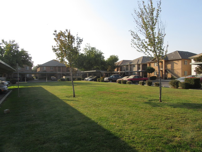 Ashely Square Apartments in Visalia, CA - Building Photo - Other