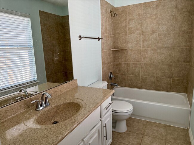 3410 Skyline Village Dr in Houston, TX - Foto de edificio - Building Photo