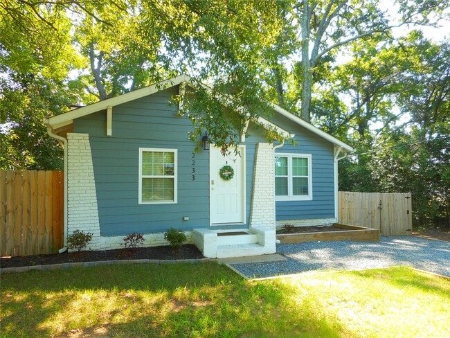 2233 Highland St in Charlotte, NC - Building Photo - Building Photo