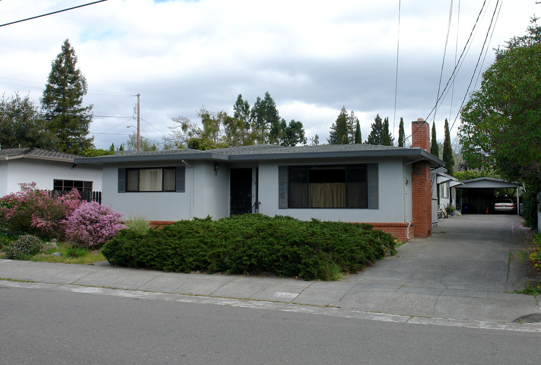 534 Prince Ave in Healdsburg, CA - Building Photo