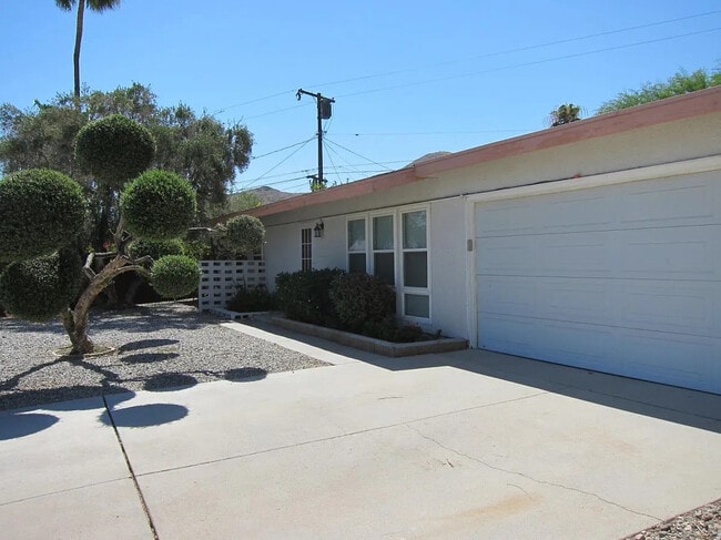 39220 Karen St in Cathedral City, CA - Building Photo - Building Photo