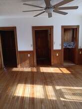 1 Nashawannuck St, Unit Nashawannuck St in Easthampton, MA - Foto de edificio - Building Photo