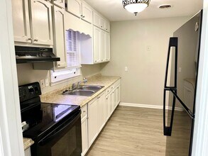 313 Woodlawn Ave in Warner Robins, GA - Building Photo - Building Photo
