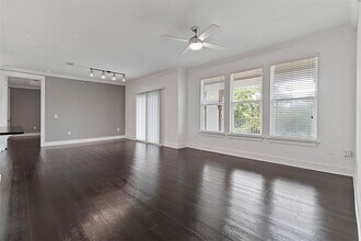 3300 Towers Blvd in Seabrook, TX - Foto de edificio - Building Photo