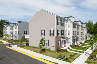 Towns at Andrews Park in Suitland, MD - Foto de edificio - Building Photo