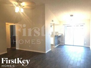 907 W Kerry Ln in Phoenix, AZ - Building Photo - Building Photo