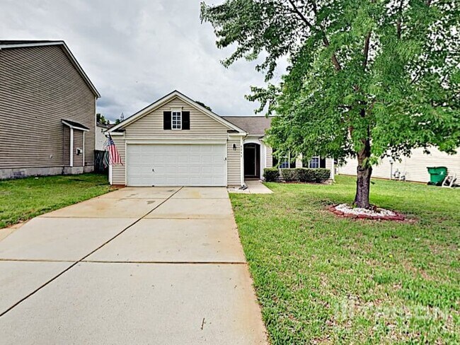6211 Whispering Brook Ct in Charlotte, NC - Building Photo - Building Photo