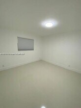 8185 NW 7th St in Miami, FL - Building Photo - Building Photo