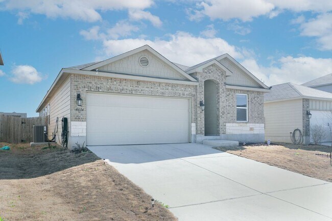 4614 Heathers Cross in Saint Hedwig, TX - Foto de edificio - Building Photo