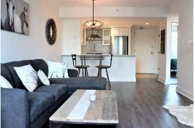 888 Hamilton St in Vancouver, BC - Building Photo - Building Photo