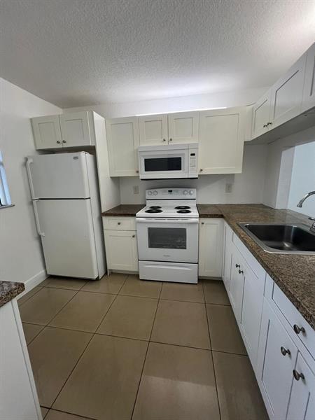 9165 NW 1st St in Pembroke Pines, FL - Building Photo - Building Photo