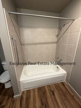 608 Riverside Dr in Klamath Falls, OR - Building Photo - Building Photo