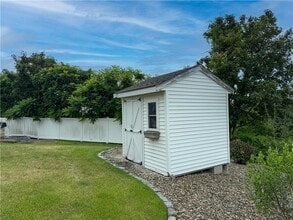 2 Beatrice Ln in Bristol, RI - Building Photo - Building Photo