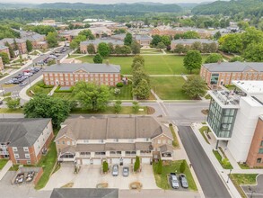 520 Tyler Ave in Radford, VA - Foto de edificio - Building Photo