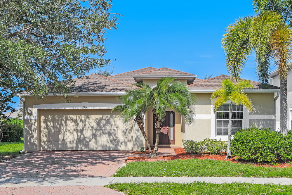 5109 Layton Dr in Venice, FL - Building Photo