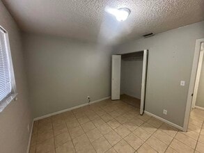 3858 NW Huntsboro St, Unit 3858 NW Huntsboro St 103 in Lake City, FL - Building Photo - Building Photo