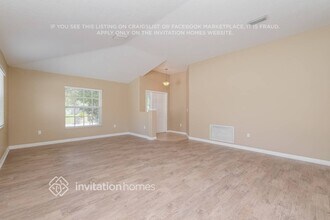11001 Whitecap Dr in Riverview, FL - Foto de edificio - Building Photo