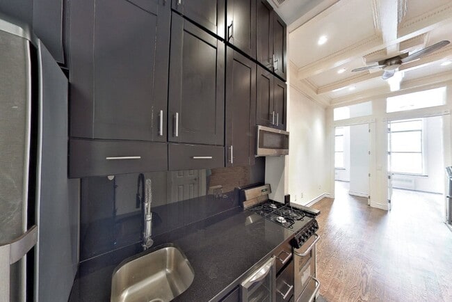 420 W 51s Street (9th & 10th Ave), #2F