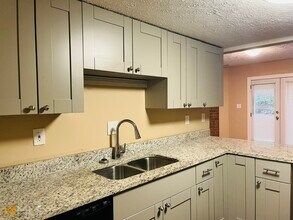 6527 River Park Dr in Riverdale, GA - Building Photo - Building Photo