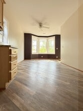 8237 S Commercial Ave in Chicago, IL - Building Photo - Building Photo