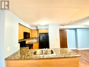 310 Burnhamthorpe Rd W in Mississauga, ON - Building Photo - Building Photo