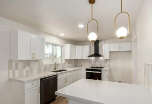 3939 W Harmont Dr in Phoenix, AZ - Building Photo