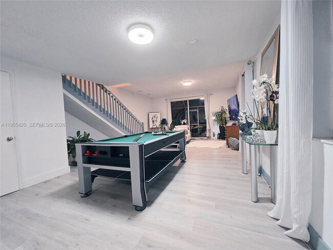 1303 Presidio Dr in Weston, FL - Foto de edificio - Building Photo