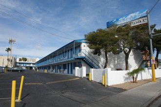 Chalet Vegas in Las Vegas, NV - Foto de edificio - Building Photo