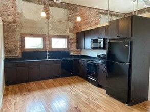 114 E Harrison St in Kirksville, MO - Building Photo - Building Photo