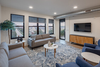 Elevate Luxury Living in Royal Oak, MI - Foto de edificio - Interior Photo