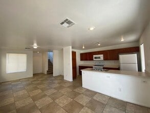 6062 St Petersburg Dr in Las Vegas, NV - Building Photo - Building Photo