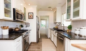 2730 Buena Vista St in Bakersfield, CA - Building Photo - Building Photo