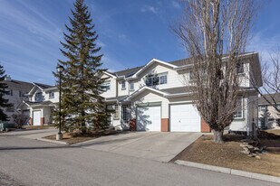 Country Hills Villas in Calgary, AB - Building Photo