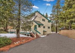 11540 Deerfield Dr in Truckee, CA - Building Photo