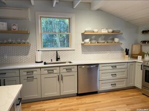 682 Ocean Breeze in Islip, NY - Building Photo - Building Photo