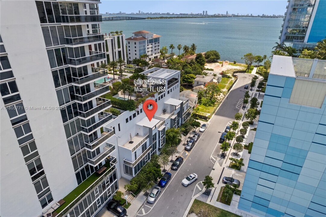 600 NE 27th St in Miami, FL - Building Photo