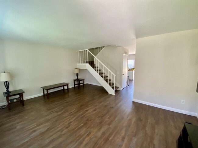 311 Carriage Dr in Santa Ana, CA - Building Photo - Building Photo