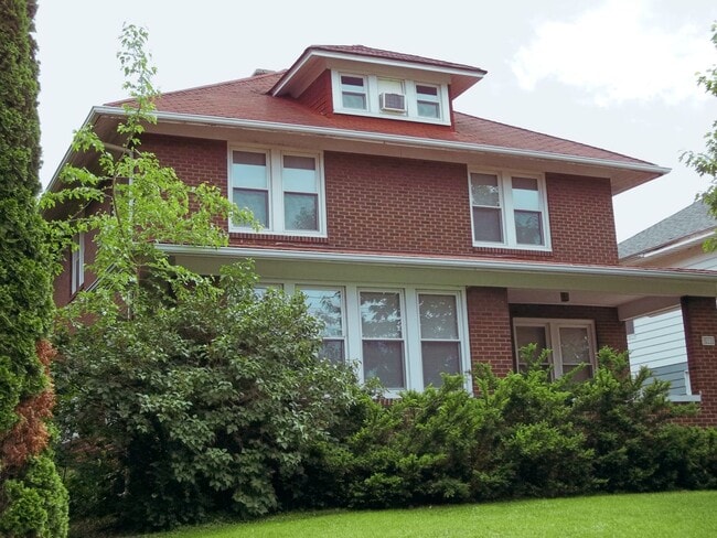 property at 811 W Adams Rd