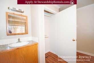 1827 Harris St in Eugene, OR - Foto de edificio - Building Photo