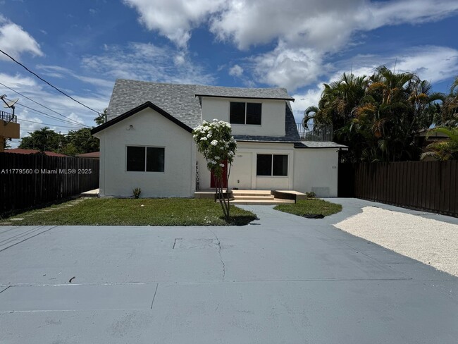 1129 SW 10th St
