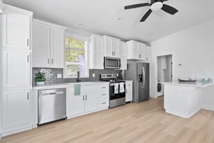 Lakeside Village in Thousand Oaks, CA - Building Photo