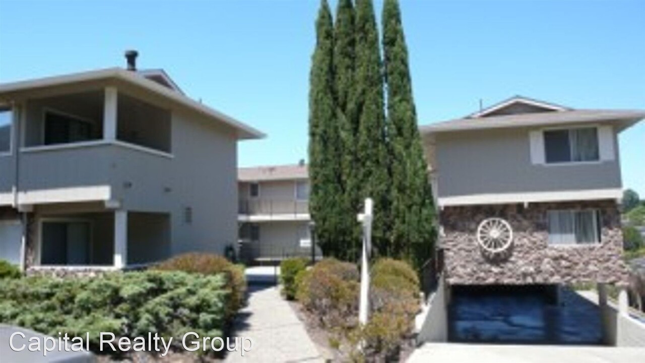 1205 Geraldine Way in Belmont, CA - Building Photo