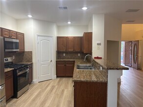 9368 Pineneedle Ridge St in Las Vegas, NV - Building Photo - Building Photo