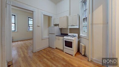 165 E 87th St in New York, NY - Building Photo - Building Photo
