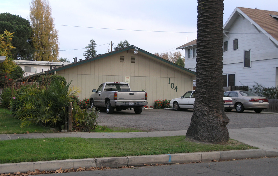 104 S Washington St in Lodi, CA - Building Photo