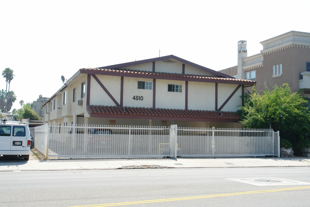 4510 Hazeltine Ave in Van Nuys, CA - Building Photo