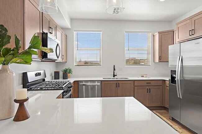 1061 W Albertine Ln in Saint George, UT - Building Photo - Building Photo