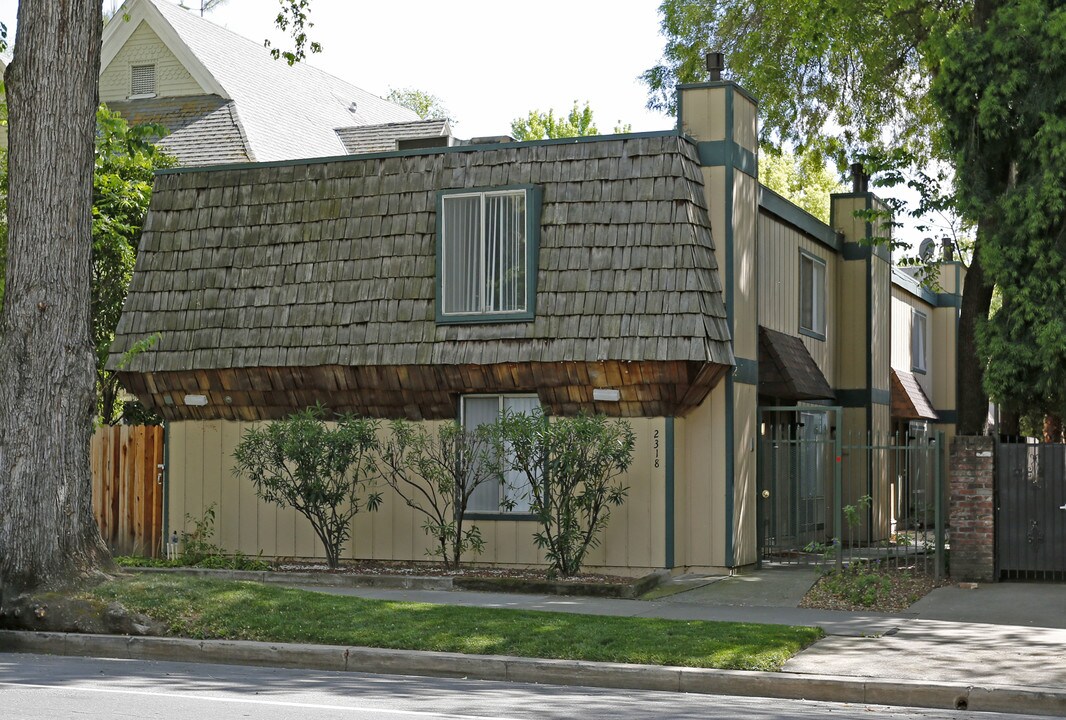 2318 Capitol Ave in Sacramento, CA - Building Photo